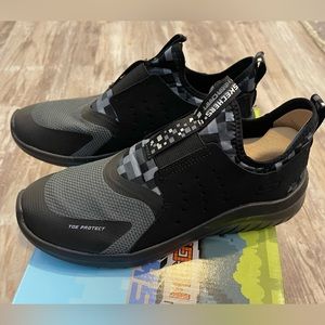 NIB Skechers Sneakers Youth Size 6